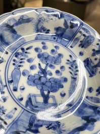 Een diverse collectie blauw-wit Chinees porselein, 19/20e eeuw
