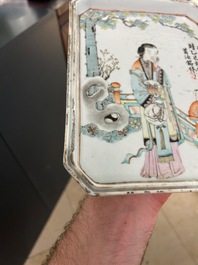Een Chinees blauw-wit 'Shou' plateau, een qianjiang cai plateau en een famille verte bord, 19/20e eeuw