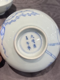 Paire de bols en porcelaine de Chine en bleu et blanc &agrave; d&eacute;cor de ph&eacute;nix, marque et &eacute;poque de Yongzheng