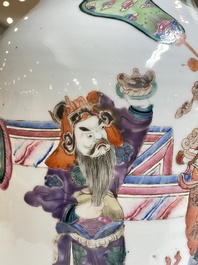 Paire de vases en porcelaine de Chine famille rose &agrave; d&eacute;cor des 'Sanxing', 19&egrave;me