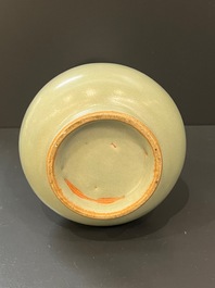 Vase de type 'kinuta' en porcelaine de Chine c&eacute;ladon de Longquan, Yuan/Ming