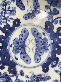 Een diverse collectie blauw-wit Chinees porselein, 19/20e eeuw
