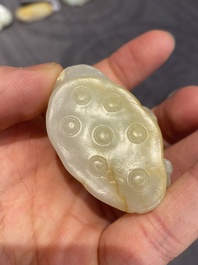 Cinq sculptures en jade blanc et c&eacute;ladon, Chine, Qing/R&eacute;publique
