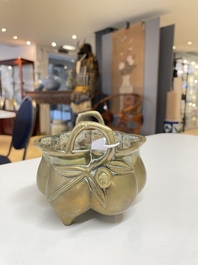 Six br&ucirc;le-parfums en bronze, Chine, 19/20&egrave;me