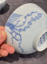 Paire de bols en porcelaine de Chine en bleu et blanc &agrave; d&eacute;cor de ph&eacute;nix, marque et &eacute;poque de Yongzheng