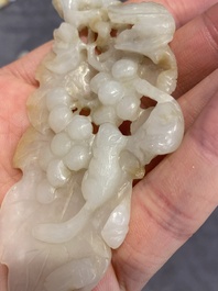 Cinq sculptures en jade blanc et c&eacute;ladon, Chine, Qing/R&eacute;publique