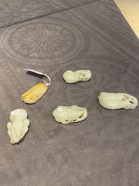 Cinq sculptures en jade blanc et c&eacute;ladon, Chine, Qing/R&eacute;publique