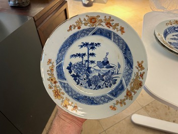 14 Chinese blauw-witte en verte-Imari borden, Kangxi/Qianlong
