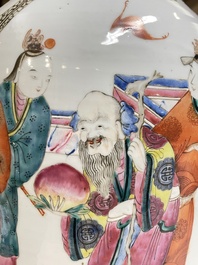Paire de vases en porcelaine de Chine famille rose &agrave; d&eacute;cor des 'Sanxing', 19&egrave;me