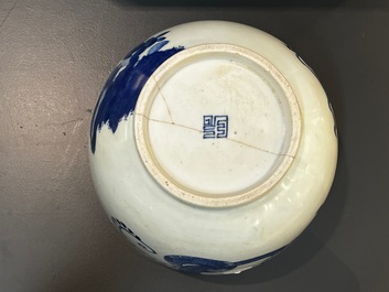 Een Chinese blauw-witte 'Bleu de Hue' kom voor de Vietnamese markt, Nguyen merk, 18e eeuw