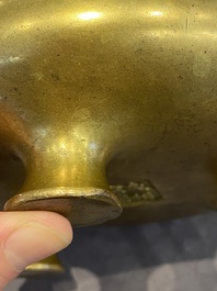 Br&ucirc;le-parfum tripode en bronze dor&eacute;, Chine, marque de Xuande, 19&egrave;me