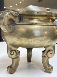 Six br&ucirc;le-parfums en bronze, Chine, 19/20&egrave;me