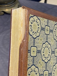 Qi Gong 啟功 (1912-2005): 'Album contenant neuf textes calligraphiques', encre sur papier t&acirc;ch&eacute; d'or, dat&eacute; 1986