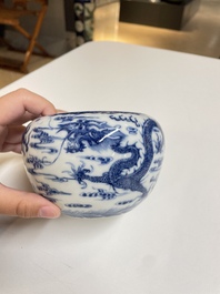 Een diverse collectie blauw-wit Chinees porselein, 19/20e eeuw