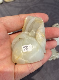 Cinq sculptures en jade blanc et c&eacute;ladon, Chine, Qing/R&eacute;publique