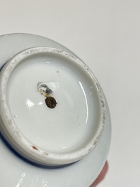 Een Chinese blauw-witte 'Hansje in de kelder' wijnkop, 'gong dao bei', 19e eeuw