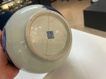 Een Chinese blauw-witte 'Bleu de Hue' kom voor de Vietnamese markt, Nguyen merk, 18e eeuw