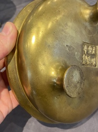Br&ucirc;le-parfum tripode en bronze dor&eacute;, Chine, marque de Xuande, 19&egrave;me