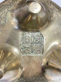 Six br&ucirc;le-parfums en bronze, Chine, 19/20&egrave;me
