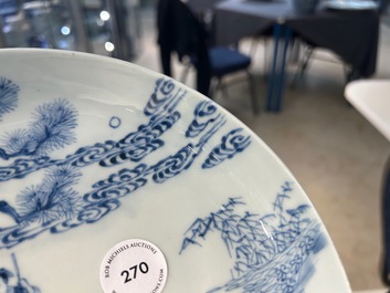 Assiette en porcelaine de Chine en bleu et blanc &agrave; d&eacute;cor d'une sc&egrave;ne fluviale, Yongzheng