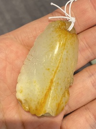 Cinq sculptures en jade blanc et c&eacute;ladon, Chine, Qing/R&eacute;publique