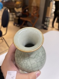 Cinq vases en porcelaine de Chine en c&eacute;ladon monochrome, Qing