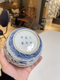 Een diverse collectie blauw-wit Chinees porselein, 19/20e eeuw