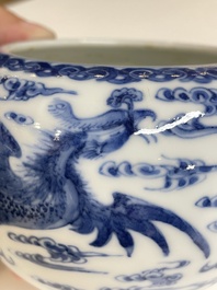 Een diverse collectie blauw-wit Chinees porselein, 19/20e eeuw