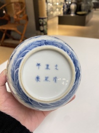Een diverse collectie blauw-wit Chinees porselein, 19/20e eeuw