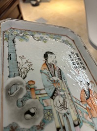 Een Chinees blauw-wit 'Shou' plateau, een qianjiang cai plateau en een famille verte bord, 19/20e eeuw