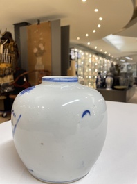Een diverse collectie blauw-wit Chinees porselein, 19/20e eeuw