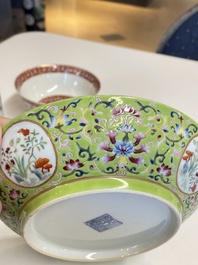 A Chinese famille rose brush pot, two plates and two bowls, 19/20th C.