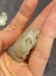 Cinq sculptures en jade blanc et c&eacute;ladon, Chine, Qing/R&eacute;publique