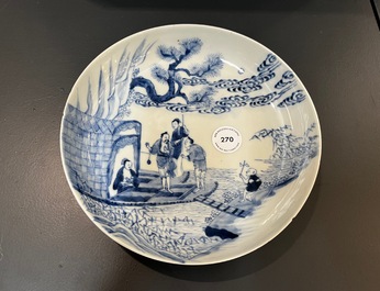 Assiette en porcelaine de Chine en bleu et blanc &agrave; d&eacute;cor d'une sc&egrave;ne fluviale, Yongzheng