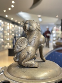 Six br&ucirc;le-parfums en bronze, Chine, 19/20&egrave;me