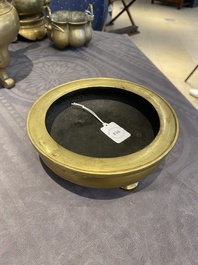 Br&ucirc;le-parfum tripode en bronze dor&eacute;, Chine, marque de Xuande, 19&egrave;me