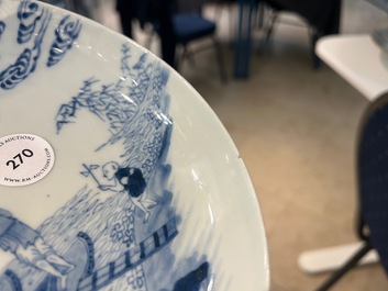 Assiette en porcelaine de Chine en bleu et blanc &agrave; d&eacute;cor d'une sc&egrave;ne fluviale, Yongzheng