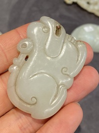 Cinq sculptures en jade blanc et c&eacute;ladon, Chine, Qing/R&eacute;publique