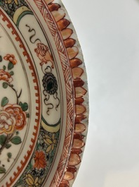 Een paar Chinese famille verte 'Xi Xiang Ji' borden, Kangxi