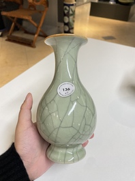Cinq vases en porcelaine de Chine en c&eacute;ladon monochrome, Qing