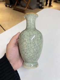 Cinq vases en porcelaine de Chine en c&eacute;ladon monochrome, Qing