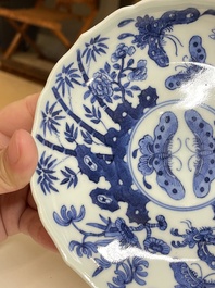 Een diverse collectie blauw-wit Chinees porselein, 19/20e eeuw