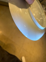 Assiette en porcelaine de Chine en bleu et blanc &agrave; d&eacute;cor d'une sc&egrave;ne fluviale, Yongzheng