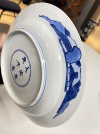 Twee Chinese blauw-witte borden met de Cao zussen, Kangxi merk en periode en Yongzheng