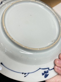 Twee Chinese blauw-witte borden met de Cao zussen, Kangxi merk en periode en Yongzheng