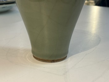 A Chinese monochrome celadon-glazed 'meiping' vase, 18/19th C.