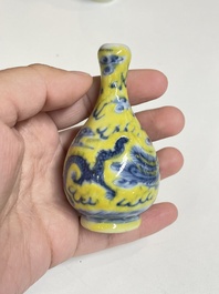 Six tabati&egrave;res en porcelaine de Chine, 19/20&egrave;me