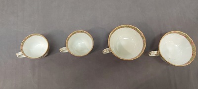 Een Chinees Canton famille rose 41-delig servies met het wapen van Ormiston voor de Schotse markt, 19e eeuw