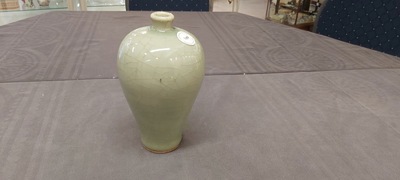 A Chinese monochrome celadon-glazed 'meiping' vase, 18/19th C.