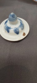 A Chinese blue and white covered vase and a verte-Imari plate, Kangxi